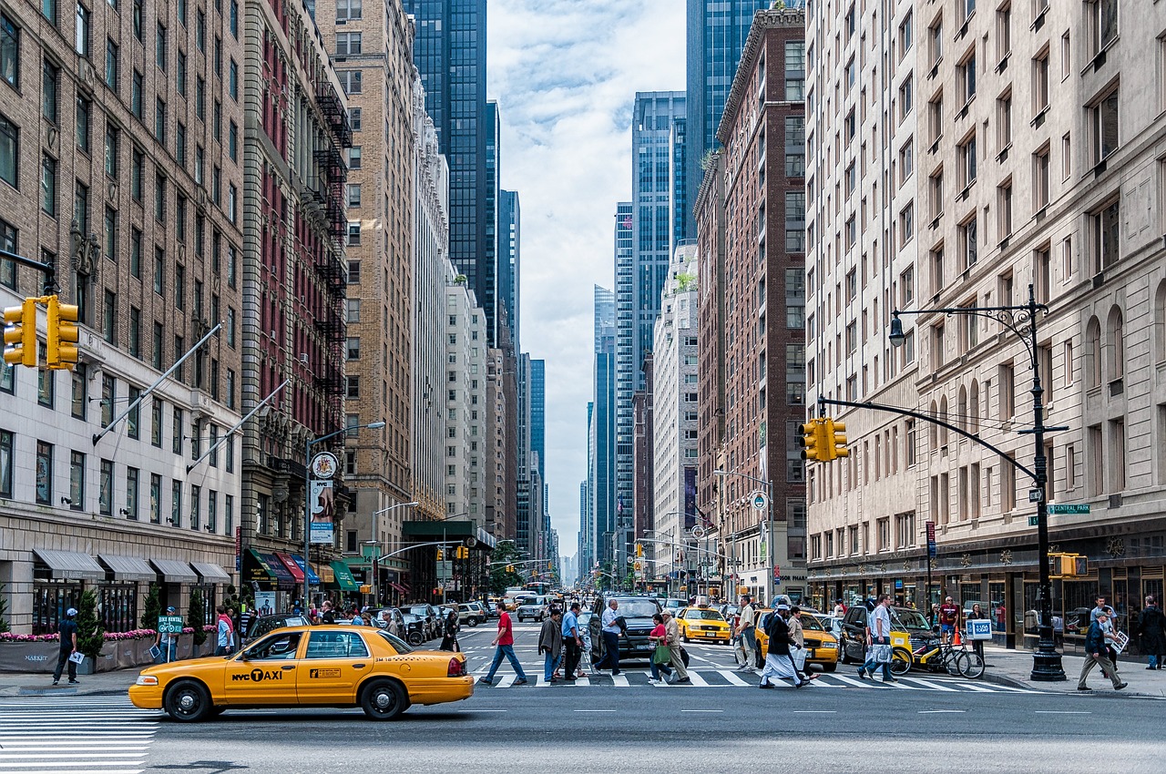 pedestrians-1853552_1280