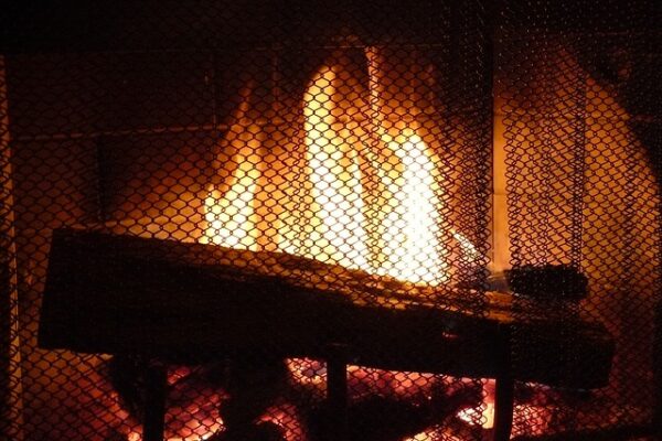 fireplace-276359_640