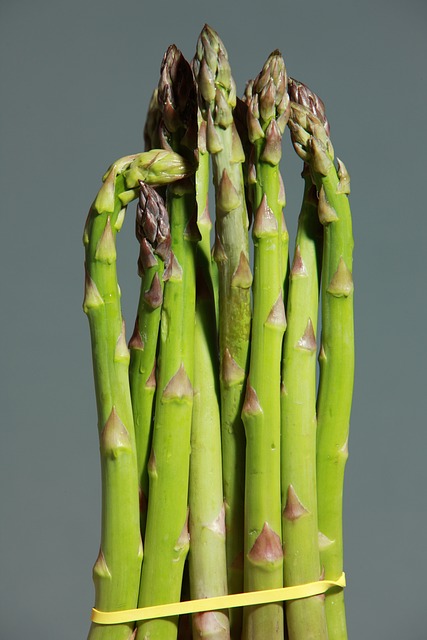 green-asparagus-1331460_640