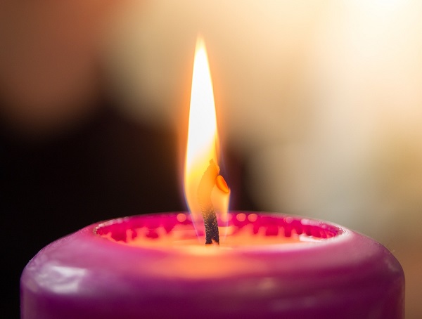 candle-876339_1280