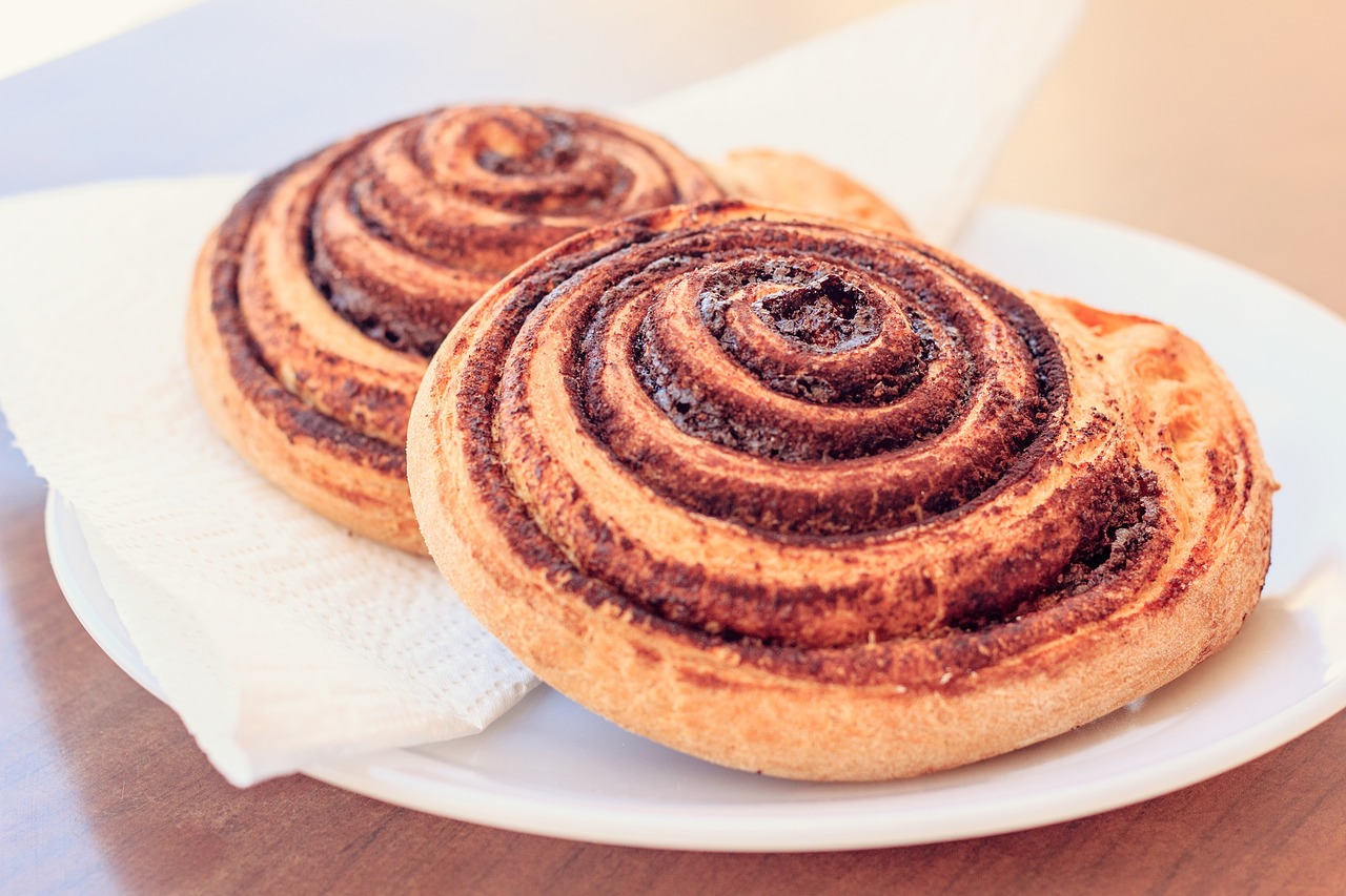 cinnamon-rolls-1417494_1280